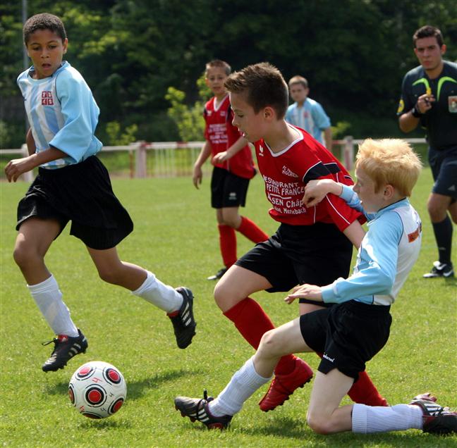  Le FC Hochwald s&rsquo;est frott&eacute; au jeu anglais. Que de beaux souvenirs pour ces jeunes footballeurs.